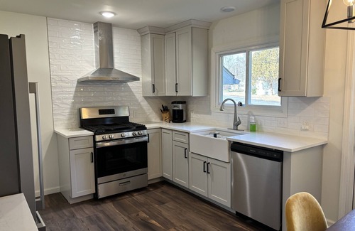 Hillsdale House | Cozy home in historic Hillsdale