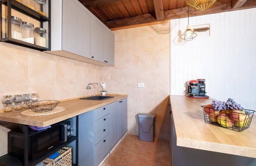 Kapela House | Cozy home in Kapela with WiFi
