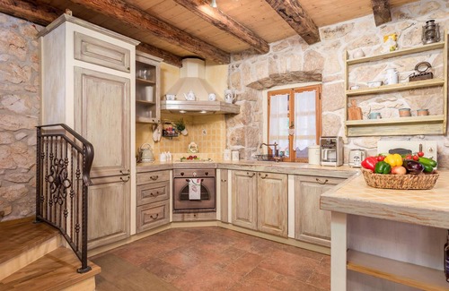 Kras House | Cozy home in Kras with WiFi
