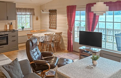 Brekke House | Cozy home in Lavik with house sea view