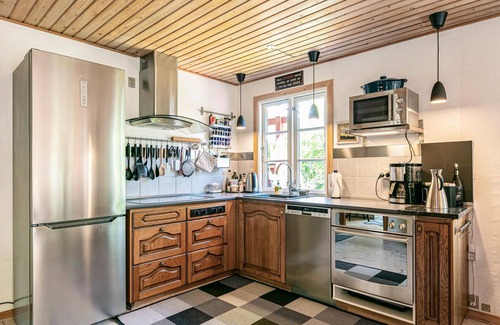 Bedegaard House | Cozy home in Nexø with kitchen