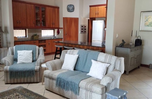 Hartbeespoort House | Cozy home in Pecanwood Golf Estatenn