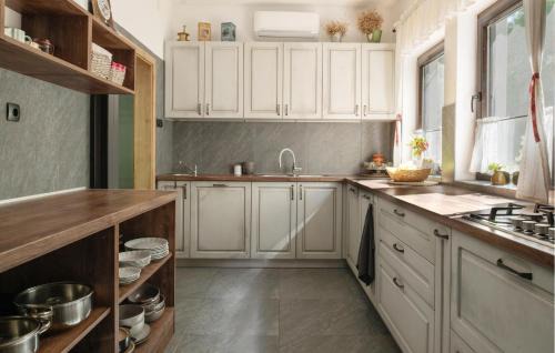 Petrinja House | Cozy Home In Petrinja With Wifi
