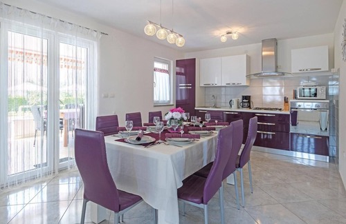 Muntic House | Cozy home in Pula with WiFi
