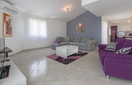 Muntic House | Cozy home in Pula with WiFi