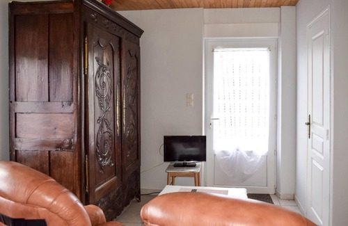 Quemperven House | Cozy home in Quemperven with WiFi