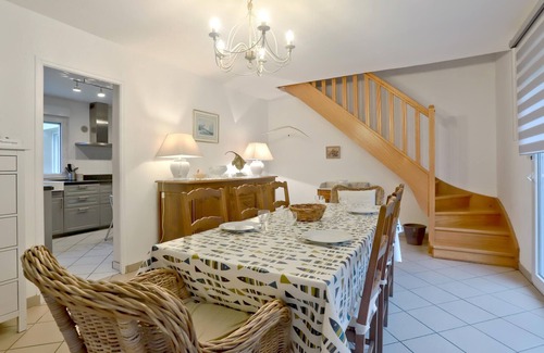 Quettehou House | Cozy home in Quettehou with WiFi