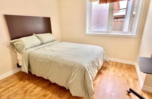 Richmond Hill House | Cozy Home in Richmond Hill with Free Parking