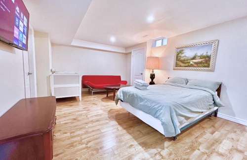 Richmond Hill House | Cozy Home in Richmond Hill with Free Parking