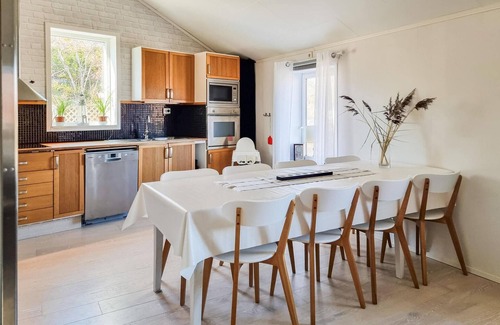 Skaerhamn House | Cozy home in Skärhamn with WiFi