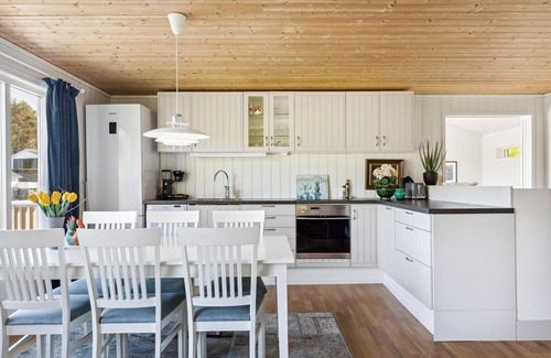 Sveio House | Cozy home in Sveio with WiFi