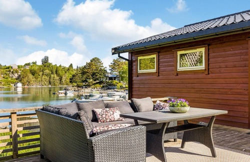 Sveio House | Cozy home in Sveio with WiFi