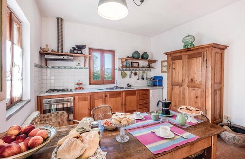 Varese Ligure House | Cozy home in Varese Ligure -SP-