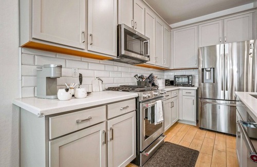 Chandler House | Cozy Home - King Bed - Pool - Long Stays