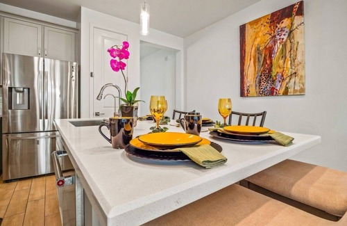 Chandler House | Cozy Home - King Bed - Pool - Long Stays