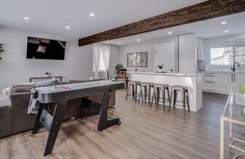 Jasper Place House | Cozy Home Minutes to WEM