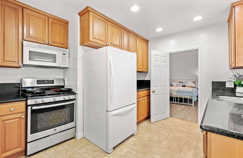 San Gabriel Apartment | Cozy Home Near LA with Full Kitchen & Laundry