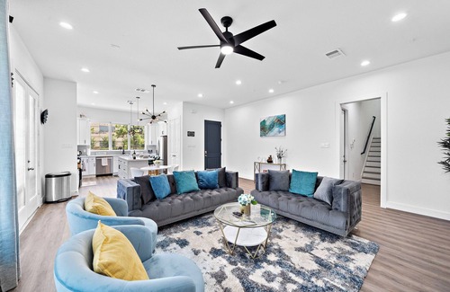 Riverside Terrace House | Cozy Home Nr Med Center, DT, Midtown | WiFi | BBQ