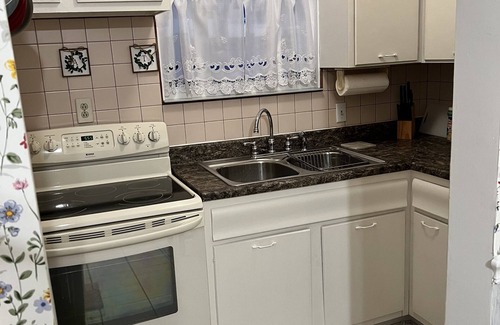 Steubenville House | Cozy home ready for comfy stay! Walking distance to Franciscan, shops, etc.
