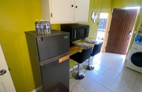 Portmore House | Cozy Home Stay