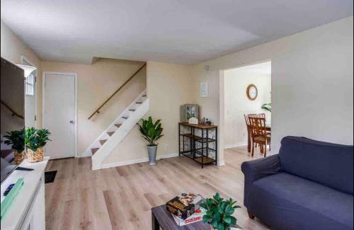Rochester House | Cozy Home Steps to RIT by UofR Airport DWTN with AC