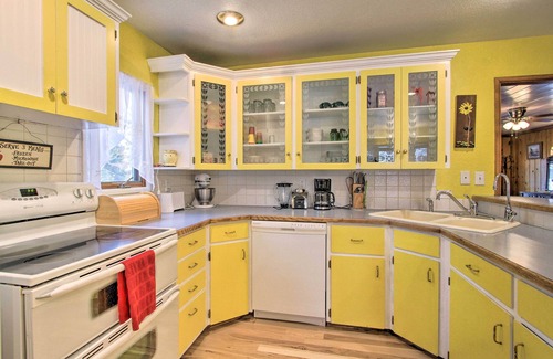 Salmon House | Cozy Home w/Hot Tub: Half Mi to Salmon River!