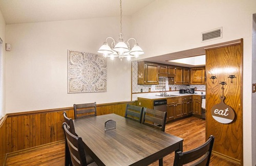 Bandolero - Tarascas House | Cozy Home w/Private Patio, KingBed, Fireplace, BBQ