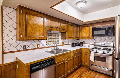 Bandolero - Tarascas House | Cozy Home w/Private Patio, KingBed, Fireplace, BBQ