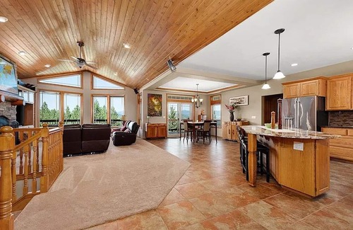 Spokane House | Cozy Home w/Views from Heaven!
