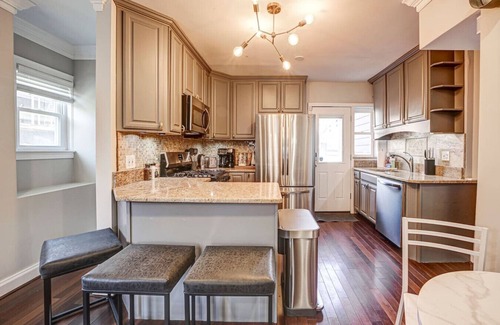 Eckington House | Cozy Home with Free Parking | 3BR/2.5BA #DCottage
