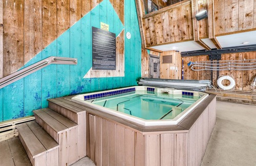 Wilmington House | Cozy home with large deck, views, pool table & pools