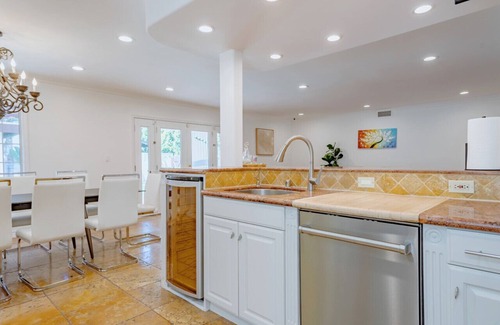North Hollywood House | Cozy Home with Pool and Jacuzzi Minutes from Universal Studios