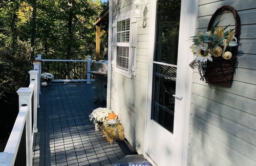 Wellington Cottage | Cozy Hot Tub Cottage!