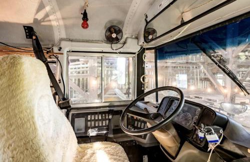 Brooksville House | Cozy Hot Tub “Love Bus” near Augusta, Kentucky