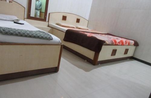 Dwarka House | Cozy Hotel Gayatri Guest House