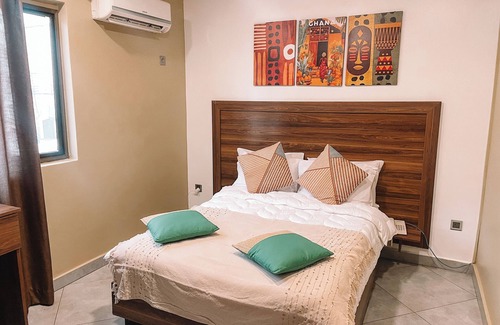 Labone Hotel | Cozy hotel room/Osu, Oxford St