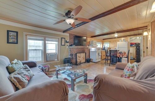 Houghton Lake Cabin | Cozy Houghton Lake Vacation Rental w/Fireplace!