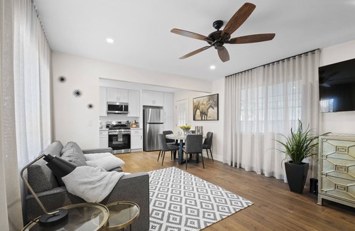 Eastside House | Cozy house 5 mins to the Beach close to Disneyland