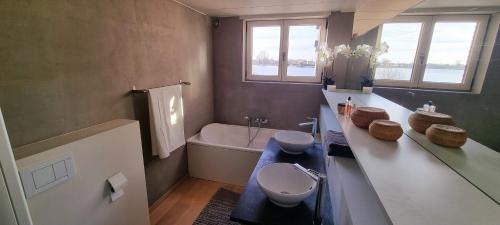 Nazareth House | Cozy house at the lake