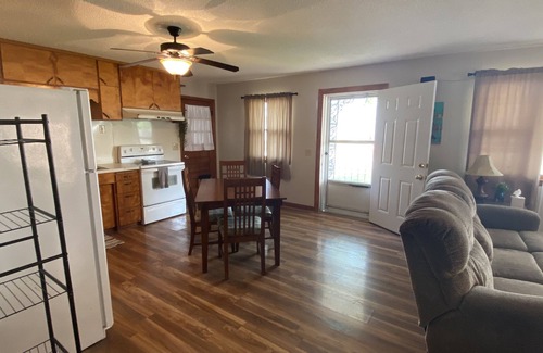 Wheatland House | Cozy house/attached garage close to Lucas Oil Race Track and Pomme De Terre Lake