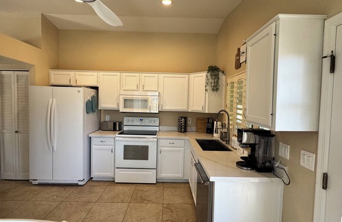 Alta Mesa Community Association House | Cozy house in a quiet neighborhood with jacuzzi
