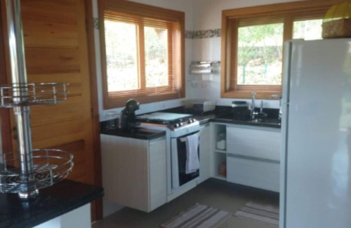 Campos do Jordao Cottage | Cozy house in mountain condominium