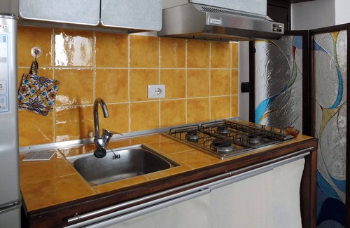 Rione Sanita Apartment | Cozy House in Naples center, sleeps 4, kitchenette, bathroom accessories