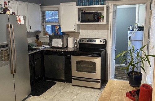 St. Matthews House | Cozy house in the heart of the city!