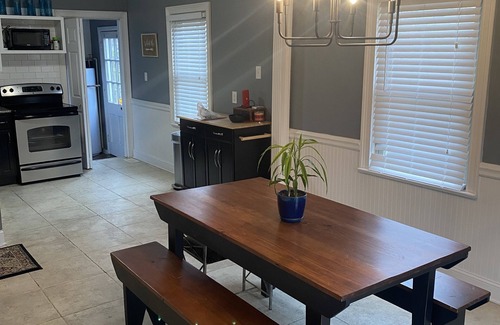 St. Matthews House | Cozy house in the heart of the city!