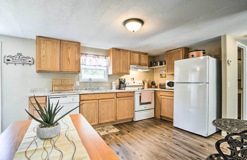 Olivia House | Cozy House w/Huge Yard ~ 16 Mi to Fort Bragg