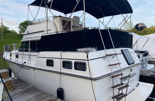 Villa Hills Boat Rental | Cozy houseboat on the Ohio River, 15 mins from downtown Cincinnati
