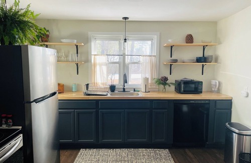 Kerhonkson House | Cozy Hudson Valley Retreat - 1950's Ranch Close to Everything