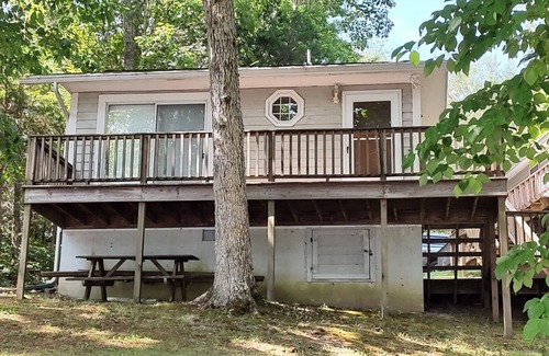 Leasburg Cottage | Cozy Hyco Lake Cottage