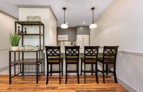 Maunaloa Condo | Cozy island getaway with access to pool, hot tub, & private washer/dryer